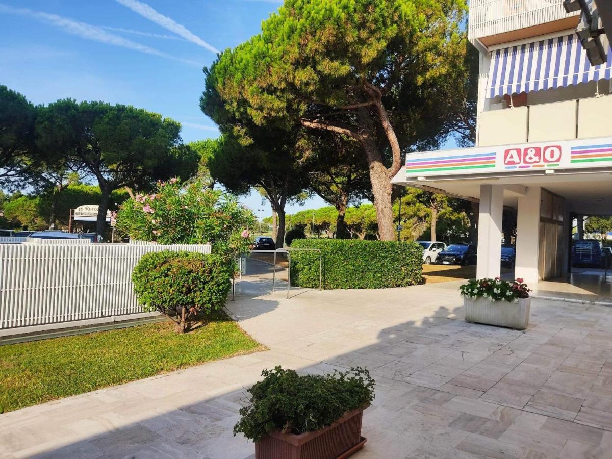 Signora Ruth - Aprilia Residence Aprilia Marittima Exterior photo