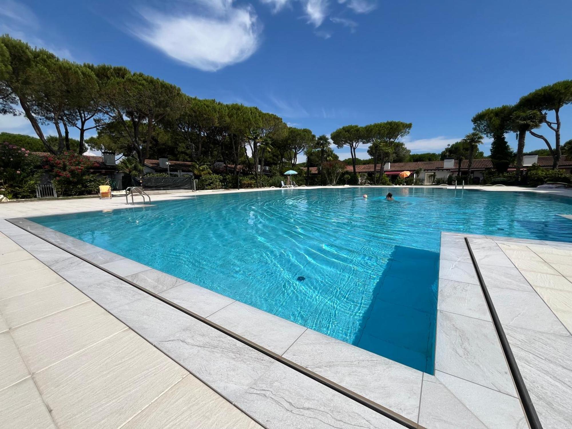 Signora Ruth - Aprilia Residence Aprilia Marittima Exterior photo